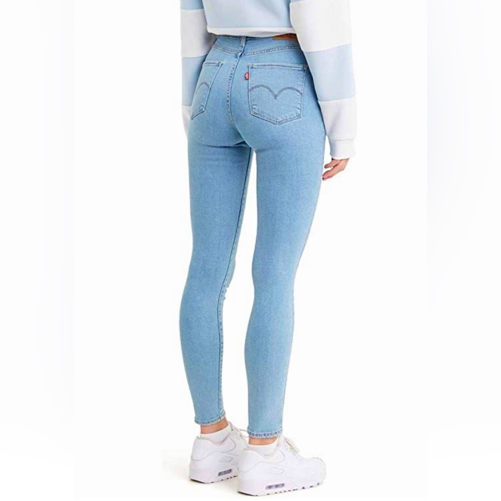 Levi’s Woman’s 721 High Rise Skinny size 27W, 30L. Light blue, “Azure Mood”